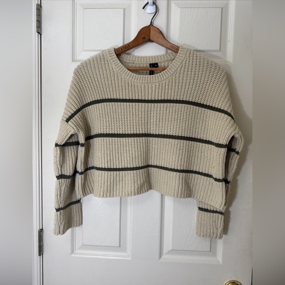 Women’s Knit Cropped Sweater Size Medium Beige With Green Stripes - Picture 2 of 5